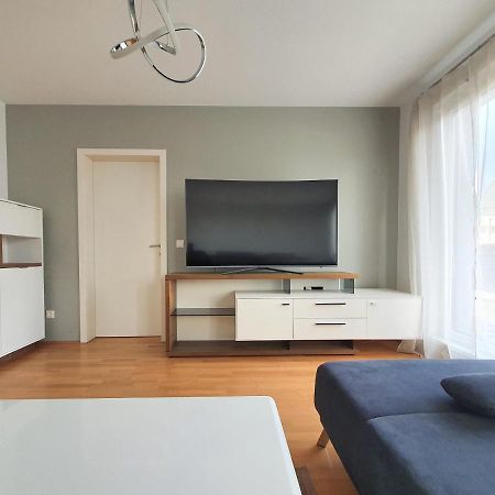 Near Lake Spacious & Furnished Beautiful Apartment Відень Екстер'єр фото