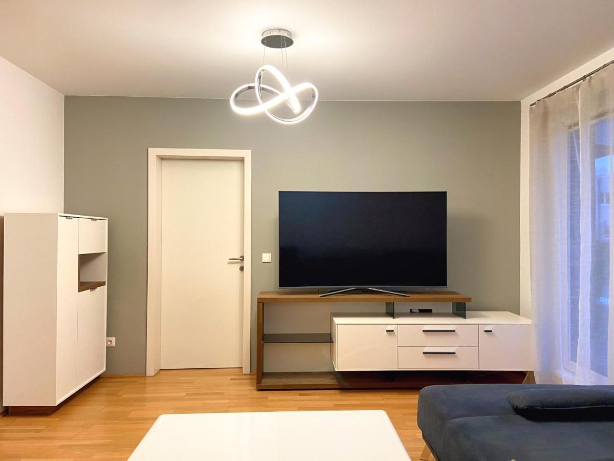Near Lake Spacious & Furnished Beautiful Apartment Відень Екстер'єр фото
